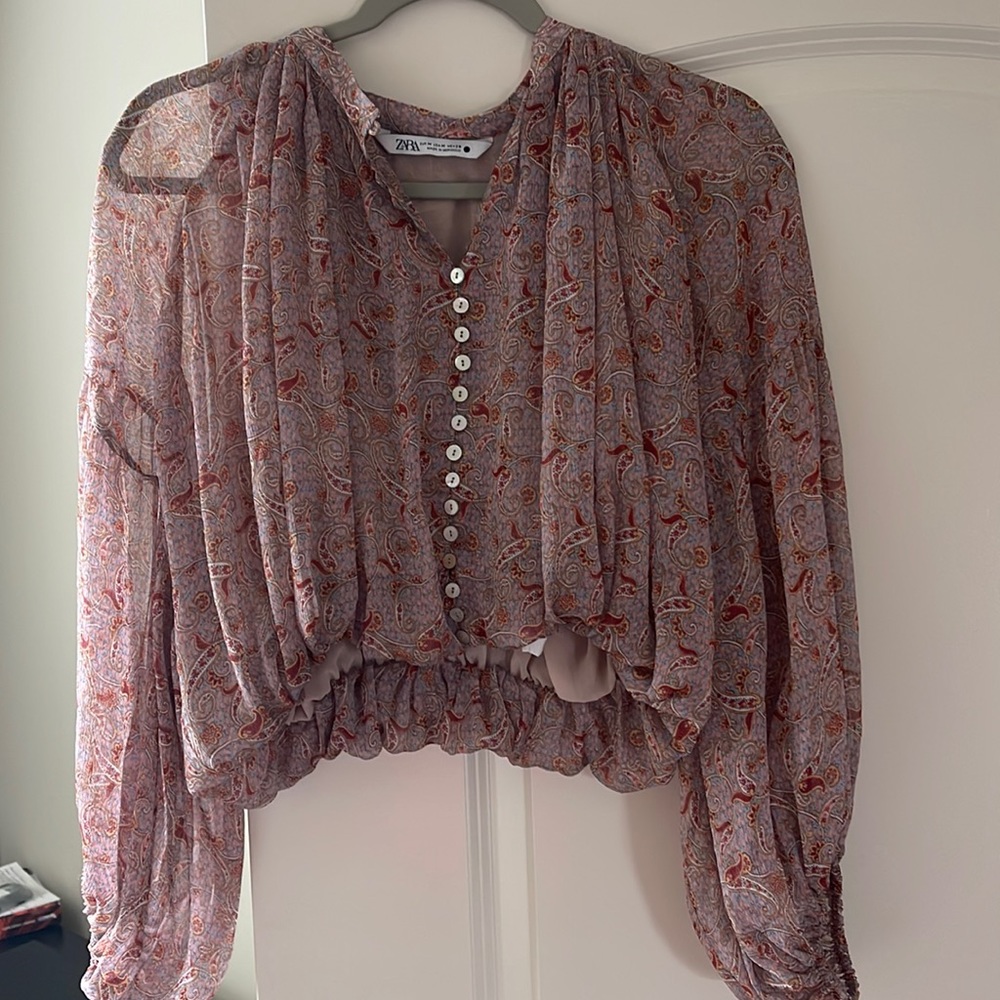 Cropped blouse with balloon sleeves